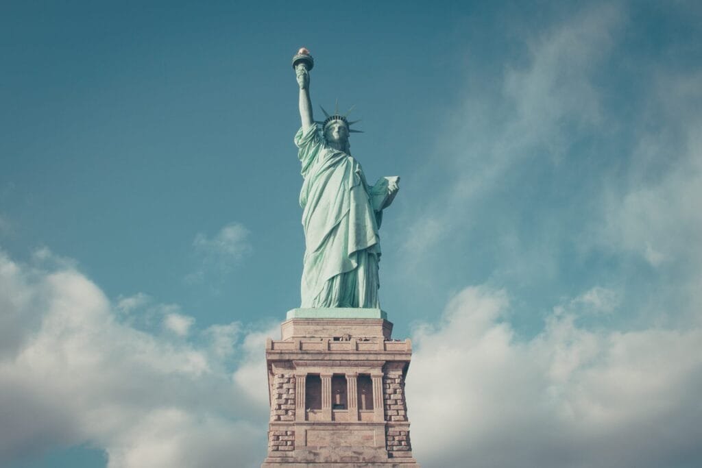 cloud sky new york monument statue statue of liberty 12015 pxhere.com min